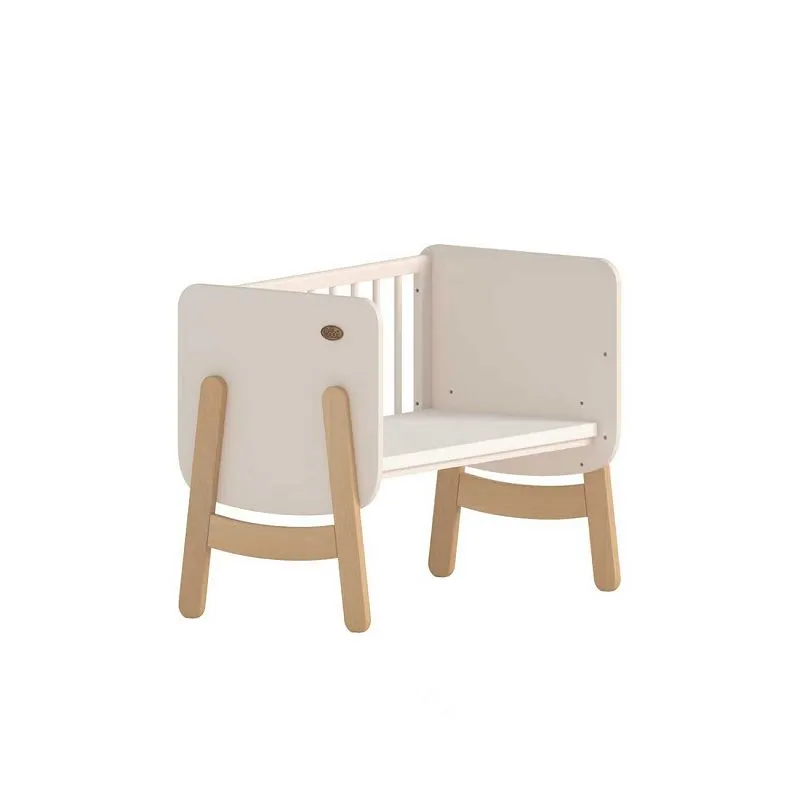 مهد طفل حديث الولادة