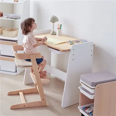 كرسي مرتفع مع مقعد حديثي الولادة