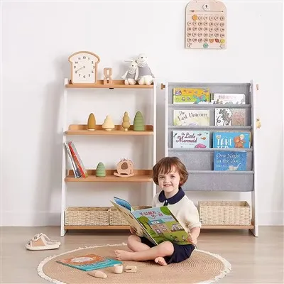 خزانة كتب بيضاء قصيرة